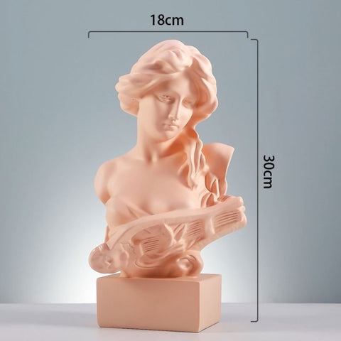 Taille statue femme rose