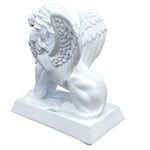 Statue de lion blanc avec des ailes