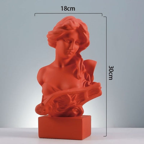 Taille statue femme rouge
