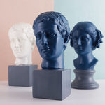 Trio statues visages