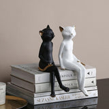 Statue chat sur livre