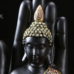 statue de bouddha dans une main