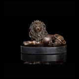 statue lion marron