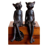 Chat Assis Statue