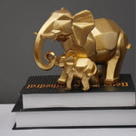 Statue éléphant sur livres