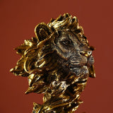 Tête de lion dorée