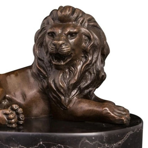 statue de lion marron